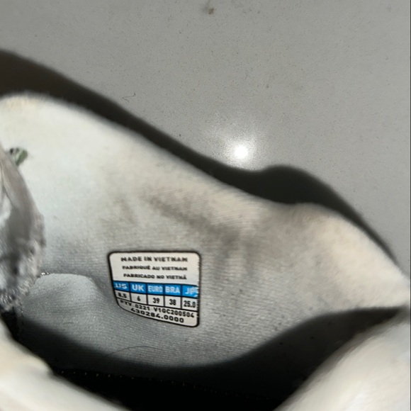 Mizuno Wave Lightning z6 volleyball shoes - Picture 2 of 11